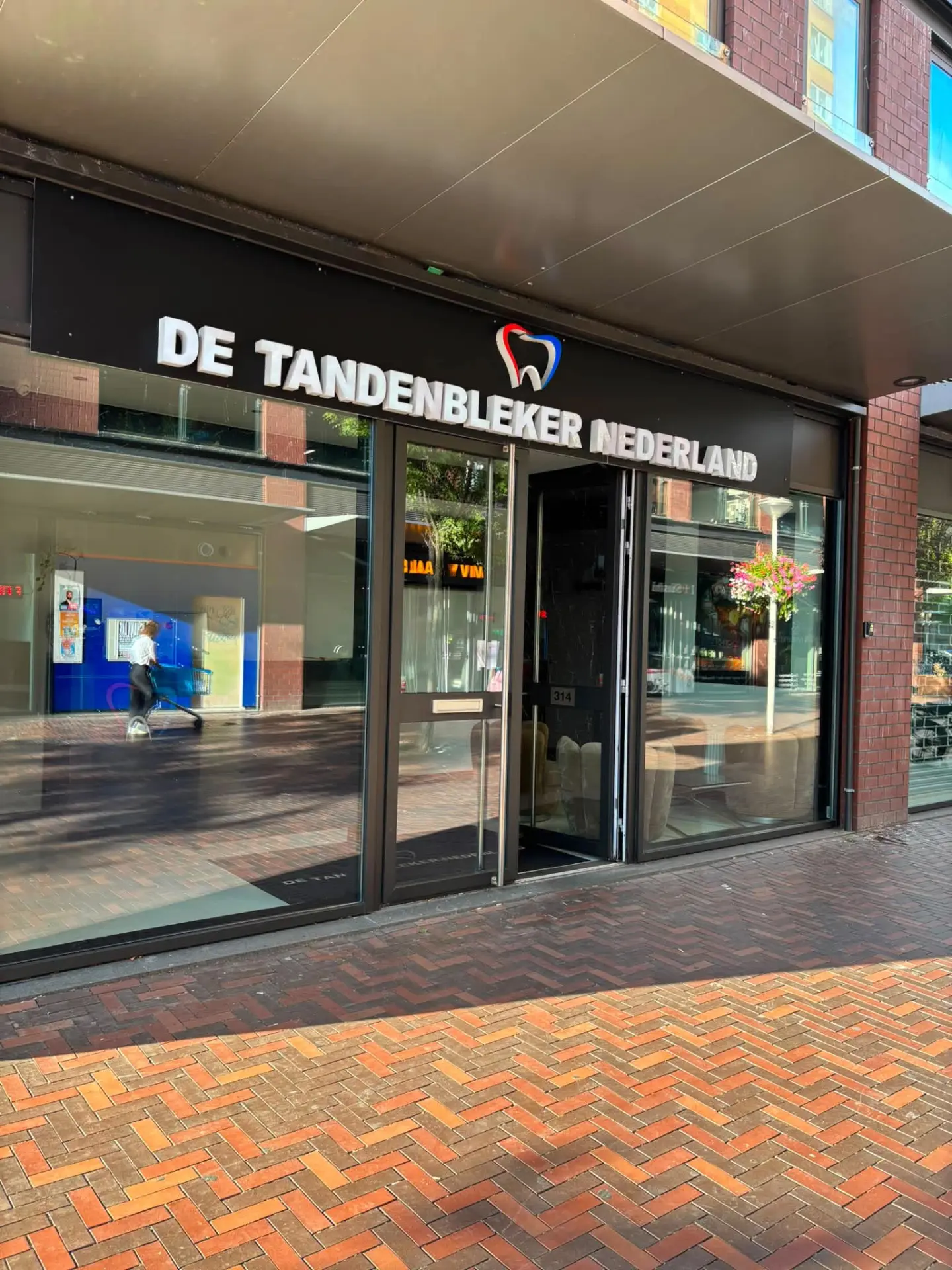 Pand van De Tandenbleker Nederland in Amsterdam
