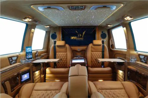 Interieur van de luxe transfervan