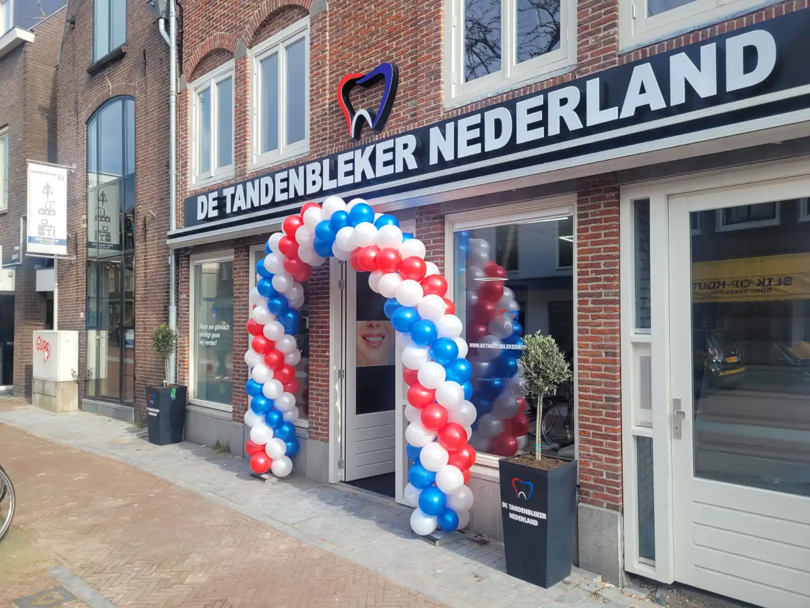 Pand van De Tandenbleker Nederland in Woerden