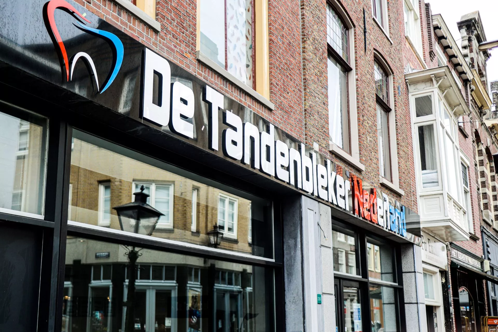 Pand van De Tandenbleker Nederland in Rotterdam