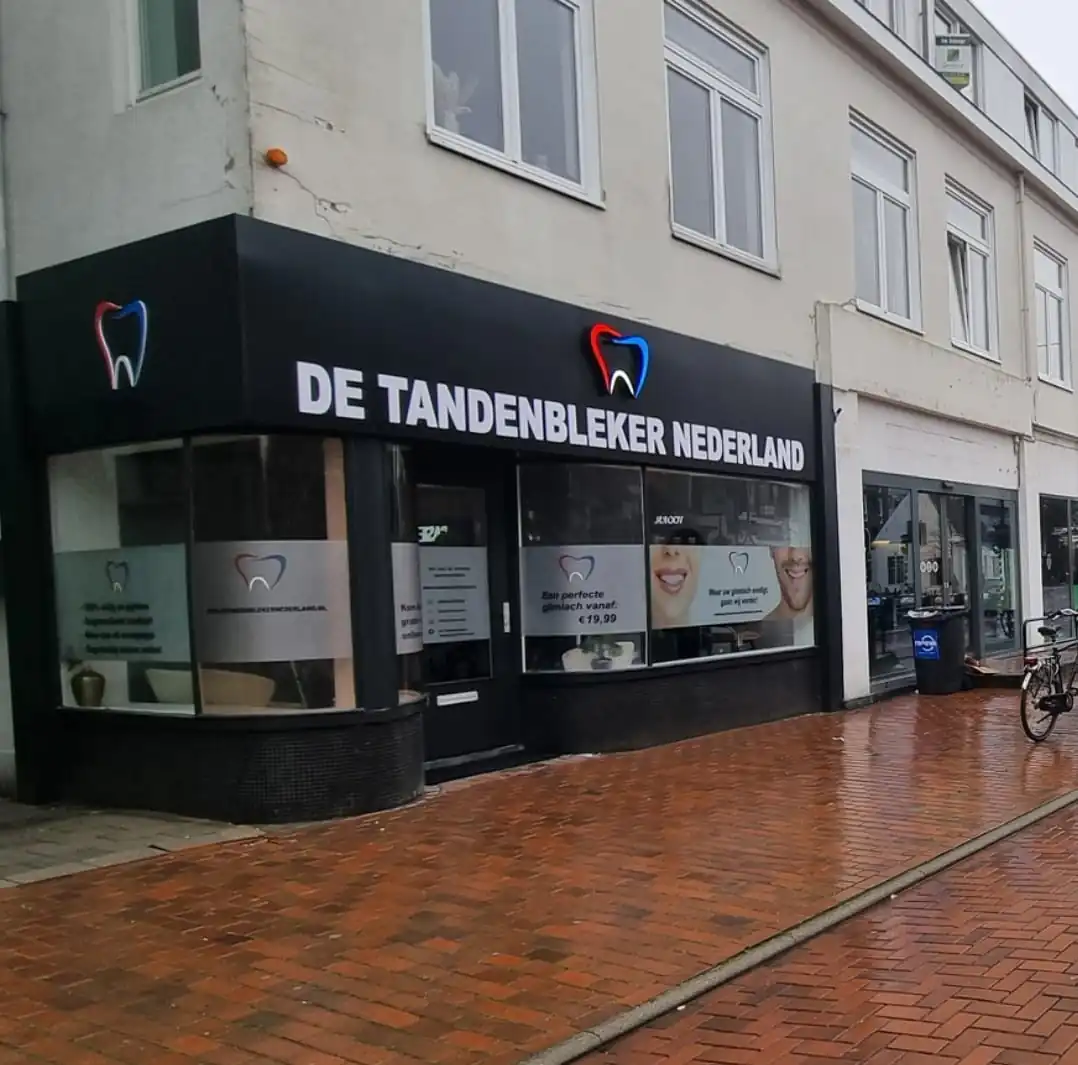 Pand van De Tandenbleker Nederland in Hilversum