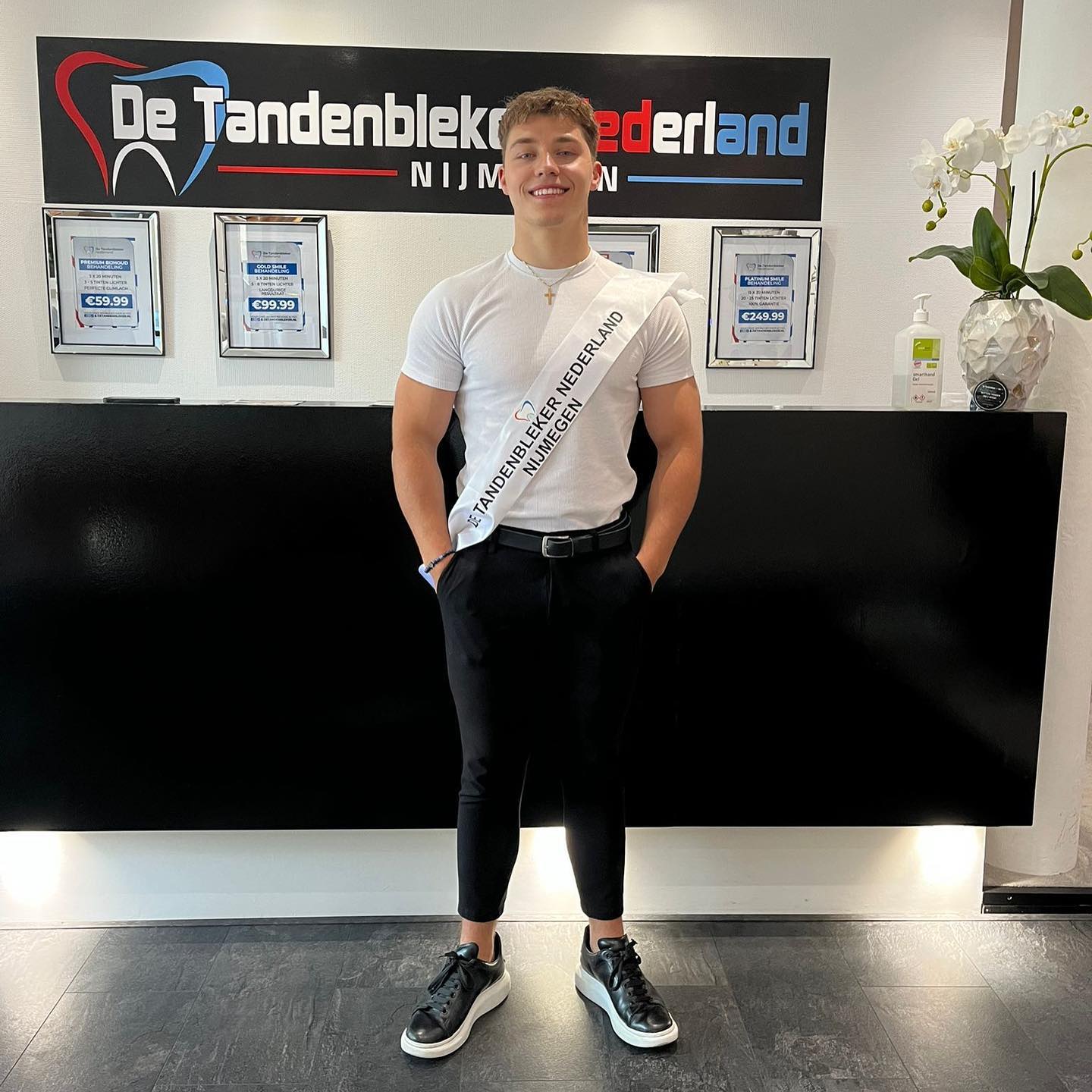 Resultaat 13 — glimlach na bleekbehandeling bij De Tandenbleker Nederland